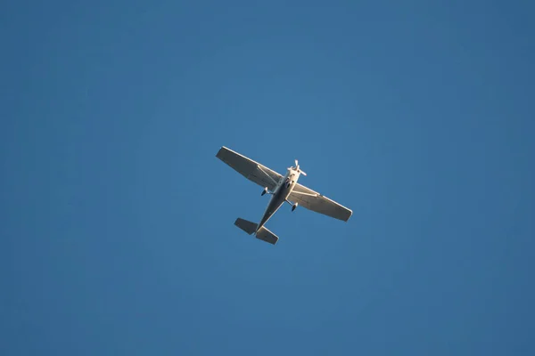 Propeller Plane Flies Blue Cloudless Sky — стоковое фото
