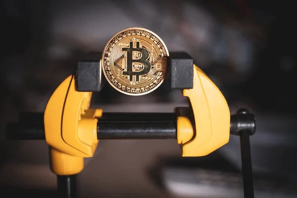 Bitcoin bozuk para mengeneye sıkıştırılır