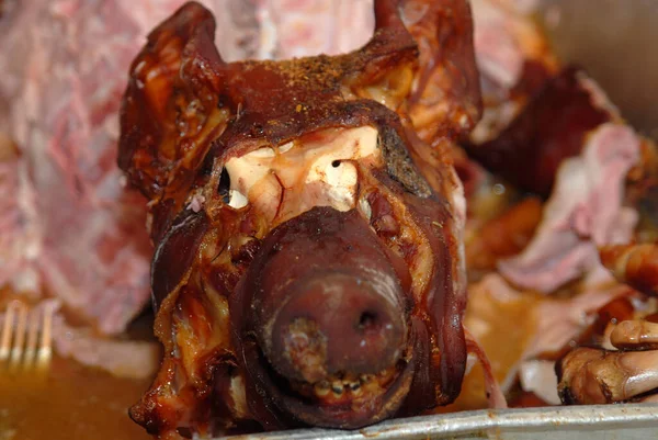 Brown Grilled Suckling Pig Lies Large Pan — Stock Photo, Image