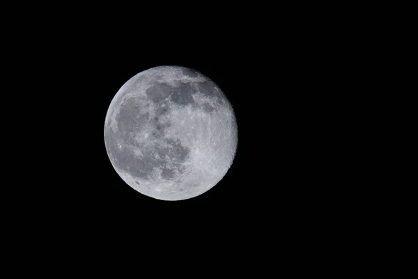 有月球陨石坑的满月特写 — 图库照片