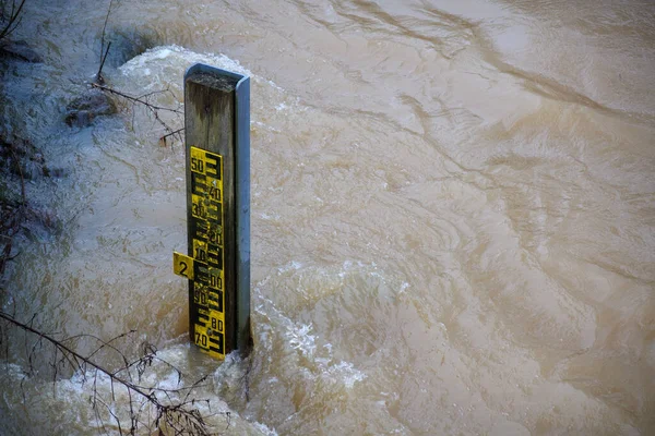 the water level can be read from a water level gauge placed in the river.