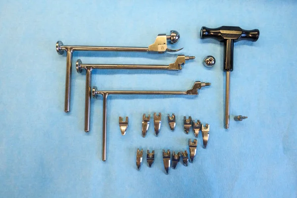 Instrumente Zur Explantation Einer Zementlosen Hüftprothese — Stockfoto