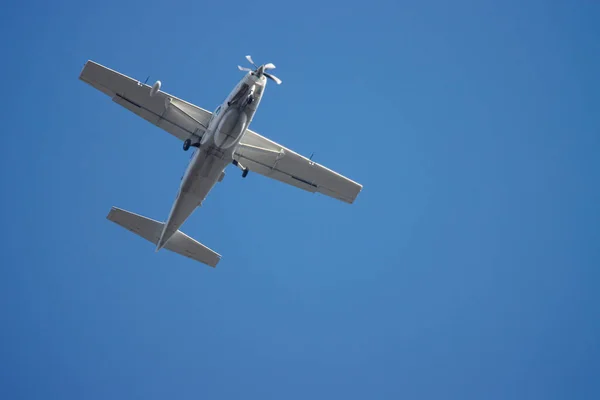 Крупный План Винтового Самолета Голубом Небе — стоковое фото