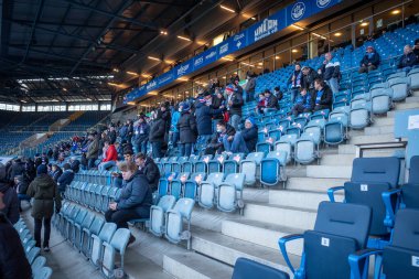 FC Hansa Rostock 'un futbol stadyumunda maç başlamadan birkaç dakika önce..