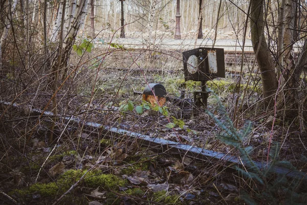 Υπάρχει Ένας Διακόπτης Δίπλα Μια Εγκαταλελειμμένη Σιδηροδρομική Γραμμή — Φωτογραφία Αρχείου