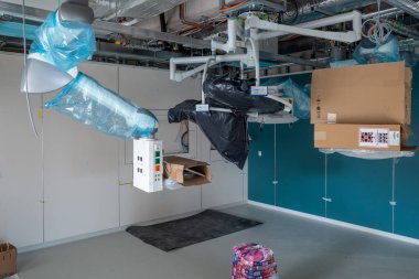 Yeni bir çalışma kanadında, bu teknoloji ameliyathanenin tavanına yerleştirildi.