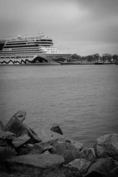Het Cruiseschip Aida Diva Ligt Haven Van Rostock — Stockfoto