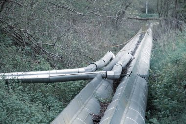 İlçe ısıtma boru hatları bir yerleşim bölgesine ısı sağlıyor