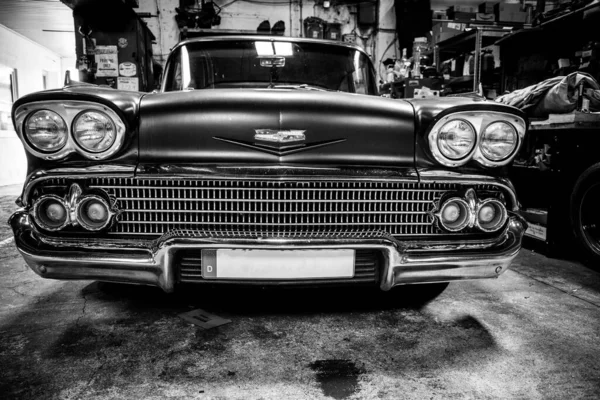 Один Американський Язовий Автомобіль Чорно Білому — стокове фото