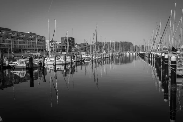 Muitos Barcos Vela Estão Ancorados Marina Luebeck Travemuende — Fotografia de Stock