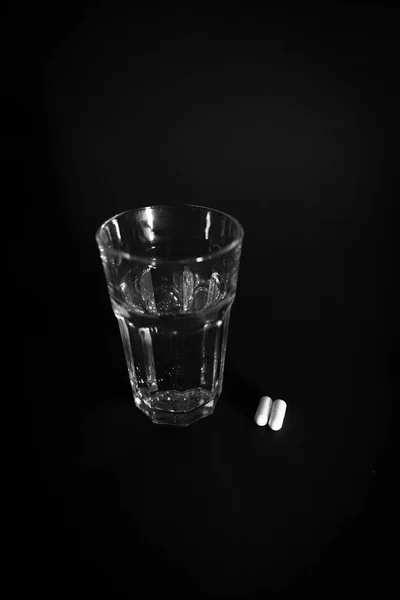 Next Glass Water Two White Pills — Stockfoto