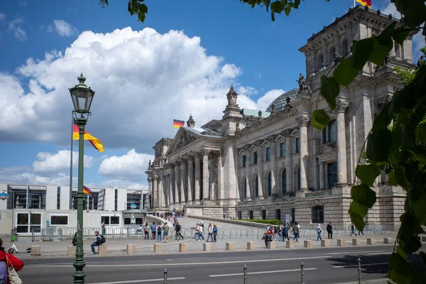 Mucha Gente Bulle Frente Reichstag Berlín — Foto de Stock