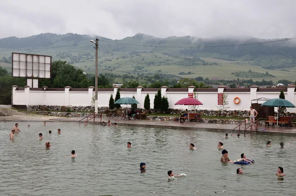 Aushiger. Outdoor swimming pool with hot water.  Kabardino-Balkaria. — Stock Photo, Image