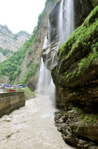 Kimya şelalelerine Su-Aouzou da denir, Balkar 'dan tercüme edilen 