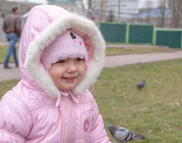 Child smiling outdoor — Stock Photo, Image