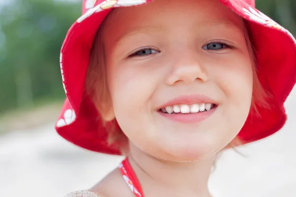 Menina alegre rosto sorridente — Fotografia de Stock