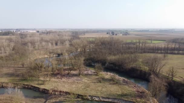 Descending aerial shot on a shallow river — Stock Video