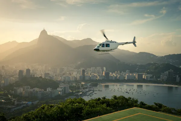 Bir Rio de janeiro üzerinde helikopter