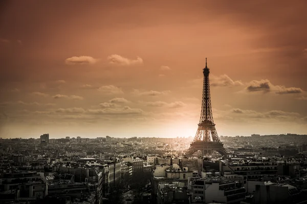 Parijs Eiffeltoren bij zonsondergang — Stockfoto