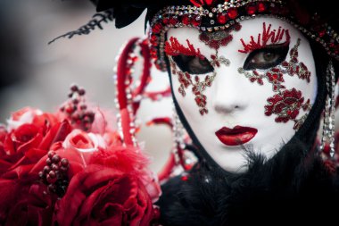 Venedik maskeli kadın