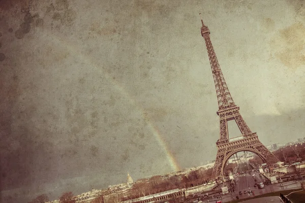 Torre Eiffel con arco iris — Foto de Stock