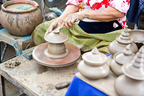 Thailand craftsman working on pottery clay and crafts — Stock Photo, Image