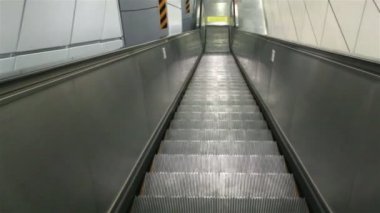 Metro İstasyonu aşağı Asansör