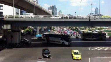 sokak Bangkok silom kavşakta trafik