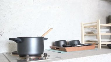 Dolly modern mutfak vurdu