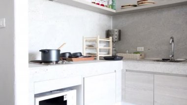 Dolly modern mutfak vurdu