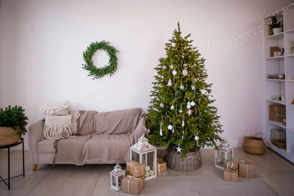 传统圣诞装饰。圣诞树。新年快乐. — 图库照片