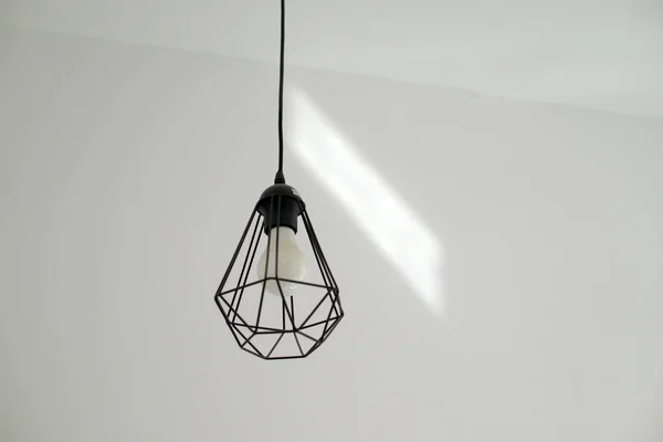 Lustre Moderne Fil Noir Style Loft Contre Mur Blanc Espace — Photo