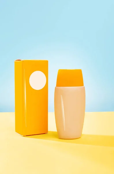 Mockup Bottle Cosmetic Product Label Design Orange Cardboard Box Cosmetics — Fotografia de Stock