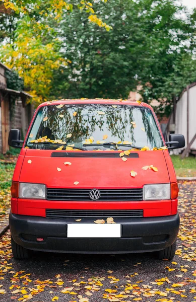 Kyiv Ukraine September 2022 German Car Red Volkswagen Transporter Cargo — Stock Photo, Image