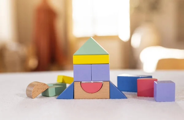 Blocos Madeira Coloridos Mesa Casa Brinquedos Criativos Crianças Construir Blocos — Fotografia de Stock
