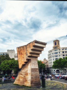 Barselona, İspanya - 4 Mayıs 2018: Barcelona, Plaza Catalunya, Francesc Macia Anıtı, İspanya