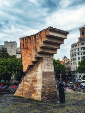Barselona, İspanya - 4 Mayıs 2018: Barcelona, Plaza Catalunya, Francesc Macia Anıtı, İspanya