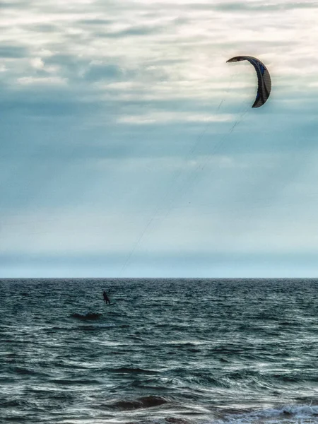 Kite Surfování Slunném Zimním Dni Plážích Barceloně — Stock fotografie