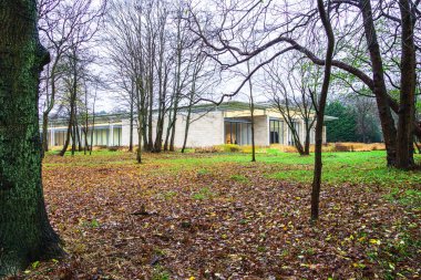 Wassenaar 'daki Voorlinden Müzesi, Lahey. Özel sanat koleksiyonu. Çağdaş sanat severler için eşsiz bir deneyim. Peyzaj bahçesindeki yüksek teknoloji binası Piet Oudolf tarafından tasarlandı.