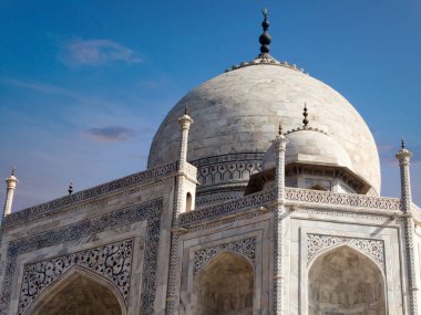 The Taj Mahal is an ivory-white marble mausoleum on the  bank of the Yamuna river in the Indian city of Agra. It was commissioned in 1632 by the Mughal emperor, to house the tomb of his favorite wife. clipart