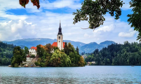 Lake Bled Szent Mária Templom Nagyboldogasszony Kis Szigeten Bled Szlovénia — Stock Fotó