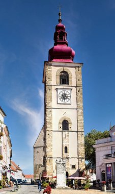 Ptuj - Slovenya - 25 Eylül 2021: St. George Kilisesi (15. yüzyıl) Ptuj, Slovenya.