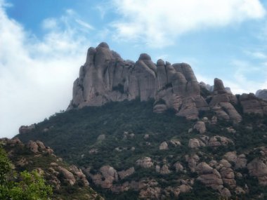 Montserrat Boğazı 'nın panoramik manzarası. Monestir Santa Maria de Montserrat