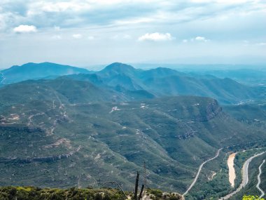 Montserrat Barselona İspanya 'nın Katalonya kırsal kesiminde çarpıcı manzara manzarası.