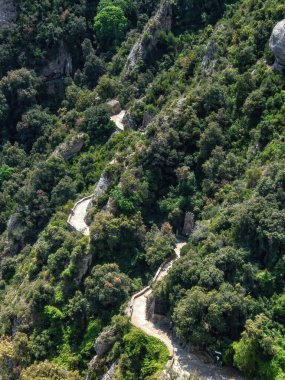 Montserrat İspanya 'nın Katalonya kentinde Barcelona kenti yakınlarında bulunan çok tepeli bir dağdır. Katalan Kıyı Öncesi Dağları 'nın bir parçasıdır..