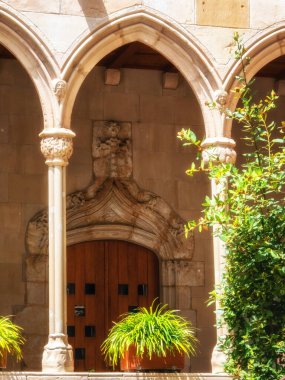 İspanya 'daki Montserrat manastırında antik kemerler