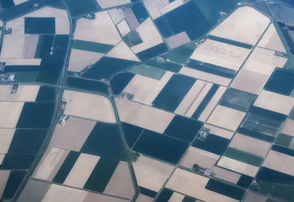 Tarımsal tarım arazisinin havadan görünüşü.