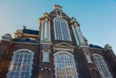 Amsterdam 'daki yenilenmiş Wester Kilisesi manzarası.