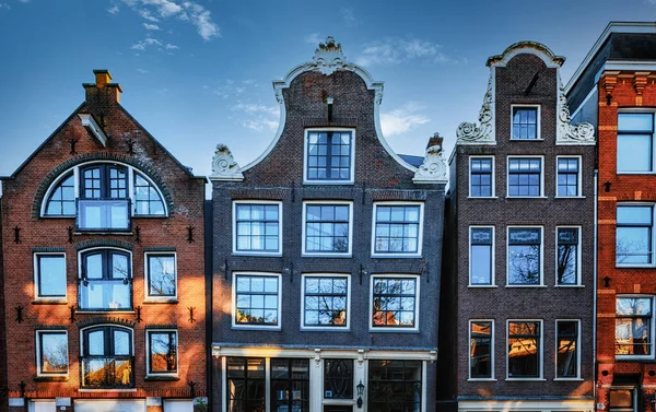 Las Fachadas Las Casas Del Canal Amsterdam Holanda — Foto de Stock