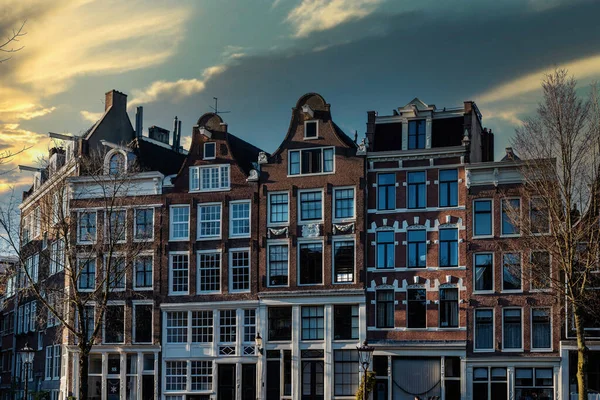 Las Fachadas Las Casas Del Canal Amsterdam Holanda — Foto de Stock